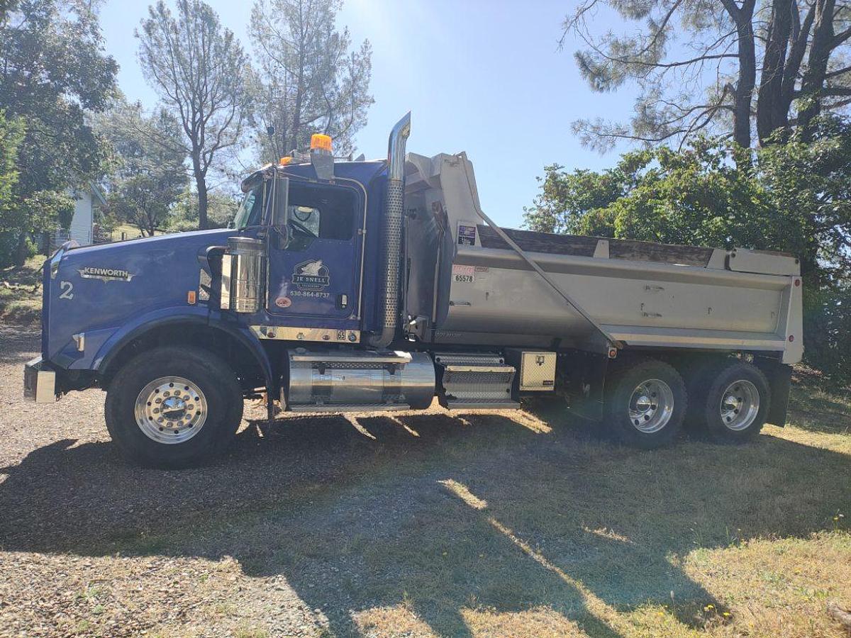 Used 2016 Kenworth T800 Day Cab Truck • Heavy-Duty Diesel