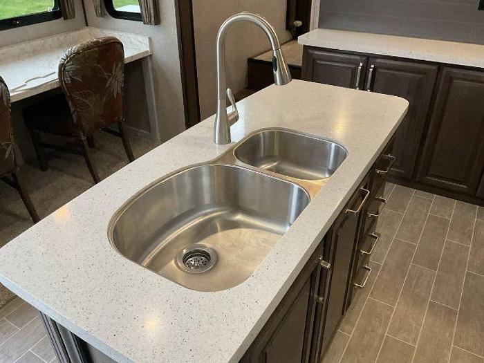 Used 2020 Keystone Alpine 3850RD