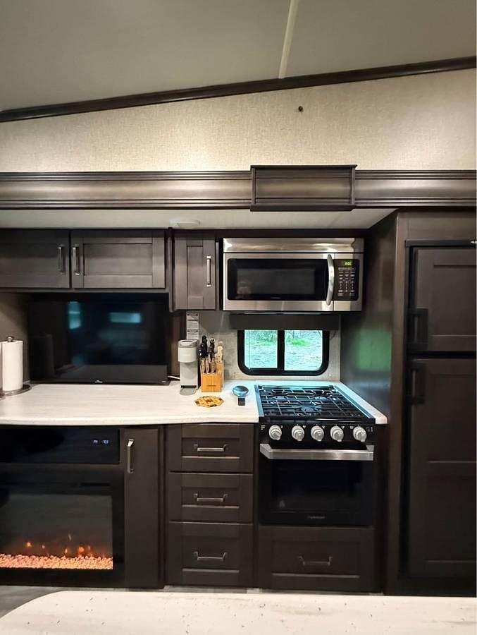 Used 2021 Grand Design Reflection 31MB