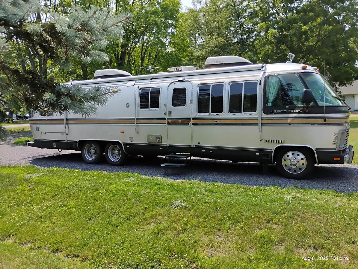 Used 1987 Airstream 34.5' Motorhome – 454 Chevrolet V8 – Automatic