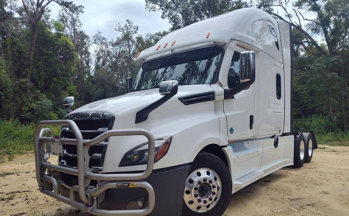 Used 2022 FREIGHTLINER CASCADIA 126