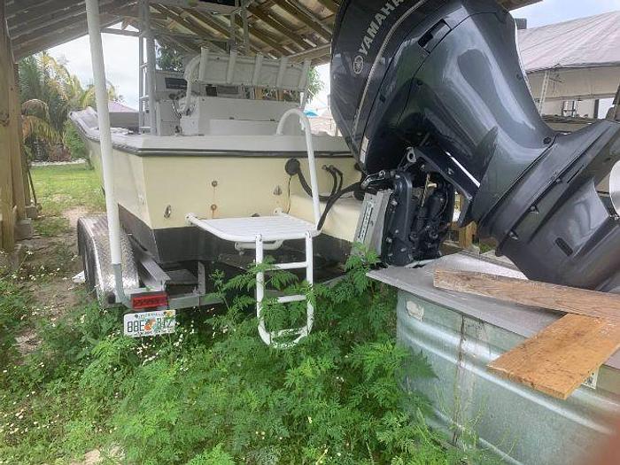 Used 1989 Larson Center Console Powerboat