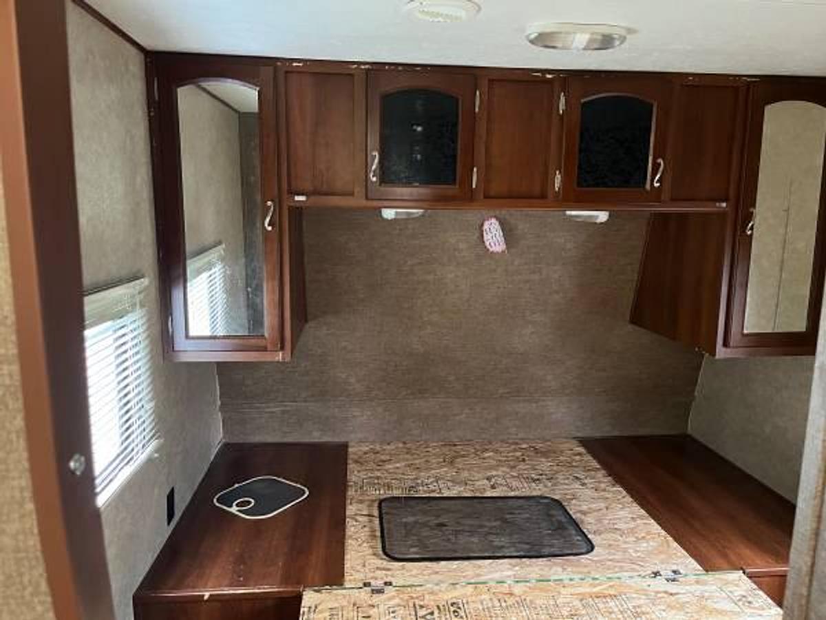 Used 2015 Primetime Avenger 33rsd