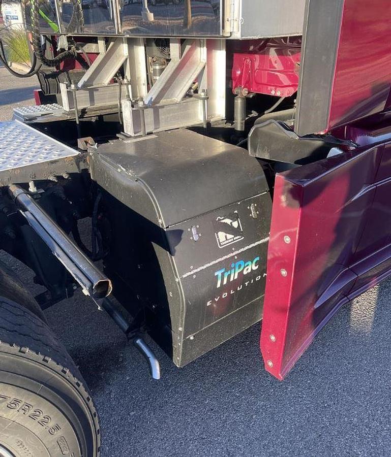 Used 2019 FREIGHTLINER CASCADIA 126