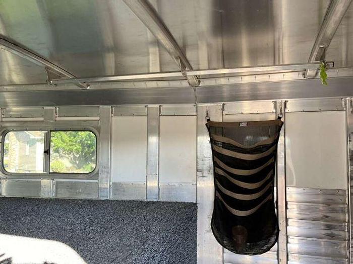 Used 2005 4 Star 3 HORSE