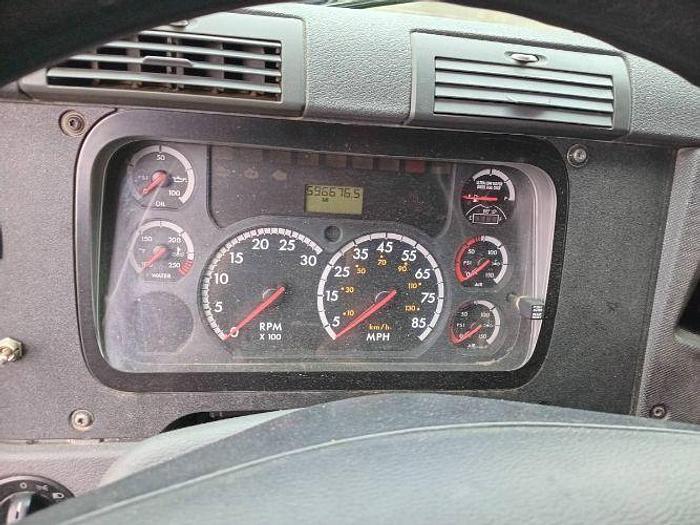 Used 2013 Freightliner Cascadia Semi Truck