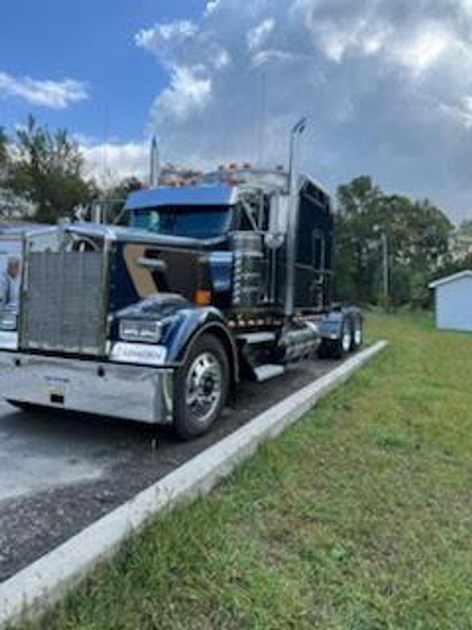 Used 2000 Kenworth W900L Conventional Sleeper Semi