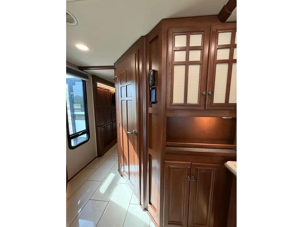 Used 2015 Winnebago Itasca Ellipse 42HD