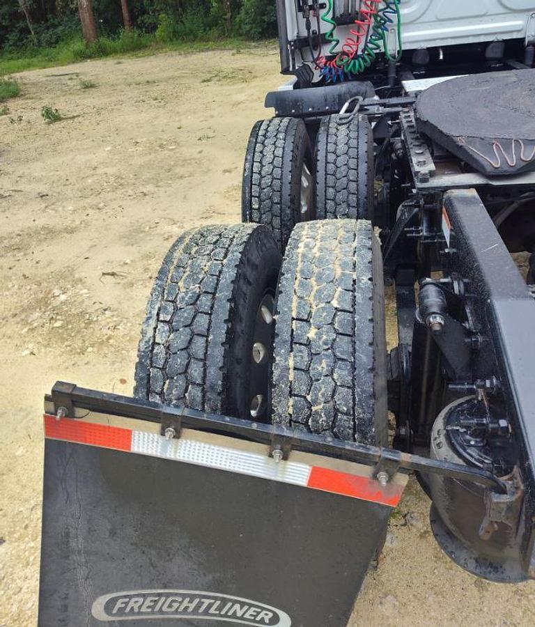 Used 2022 FREIGHTLINER CASCADIA 126