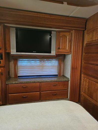 Used 2005 Country Coach Affinity 730