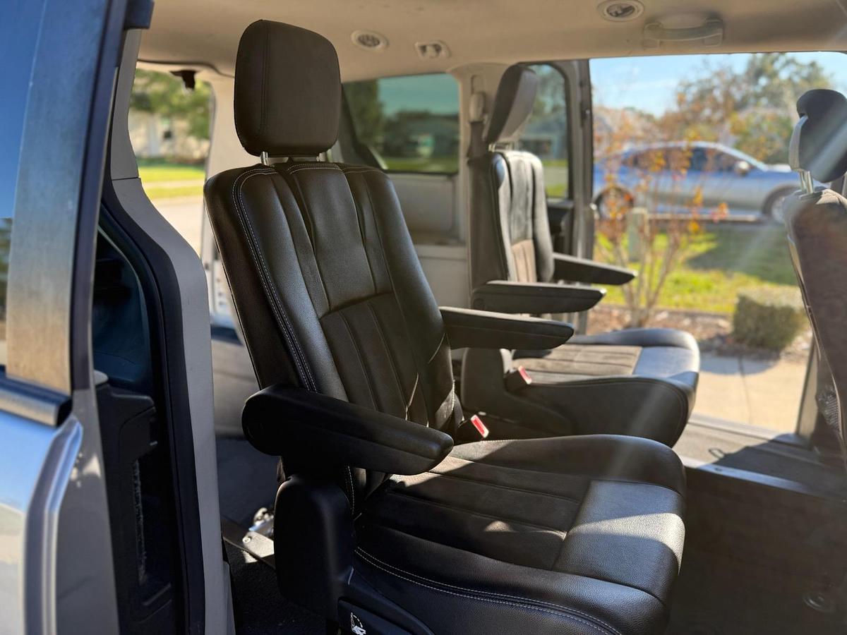 Used  2020 DODGE Grand SE Caravan Wheelchair Conversion Van