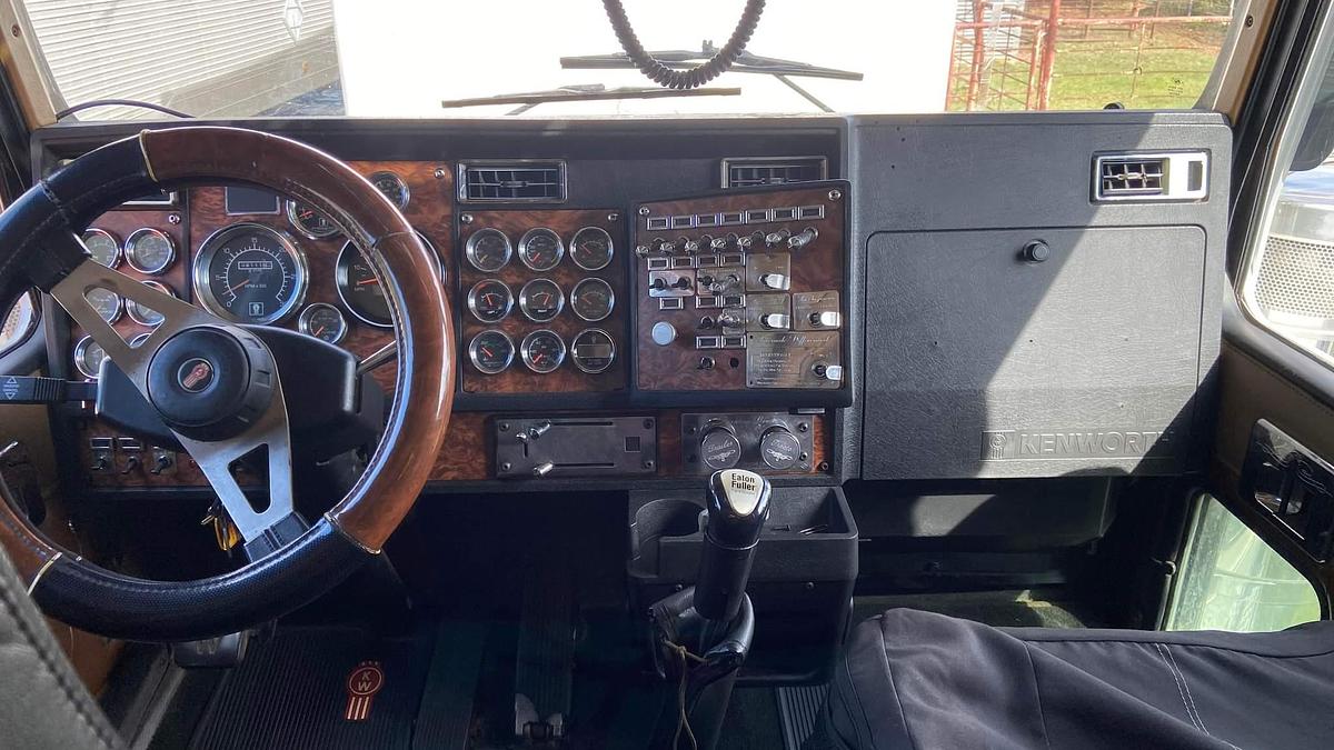 Used 2001 Kenworth W900