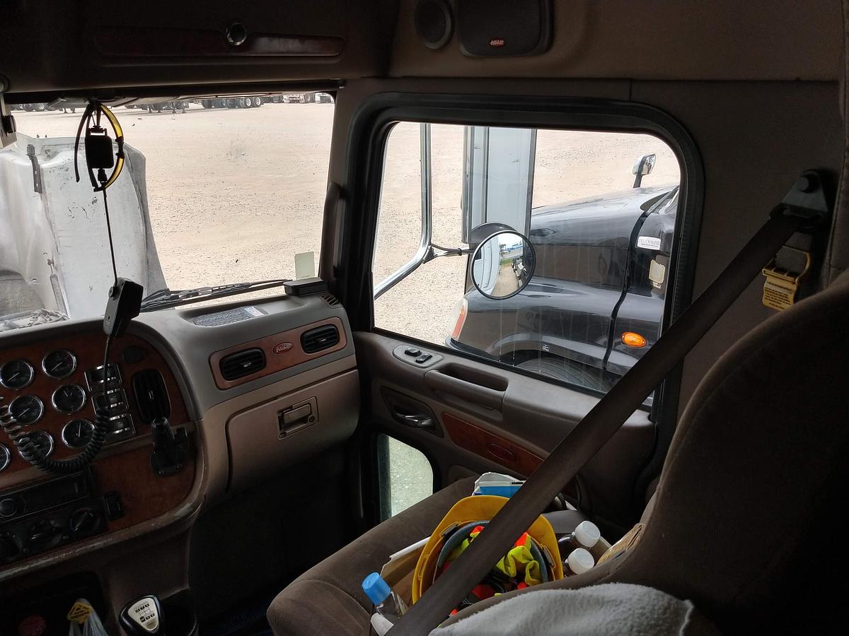 Used 2007 Peterbilt 386 Sleeper Semi Truck