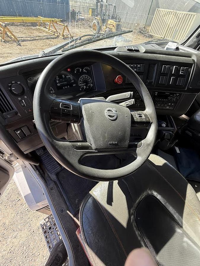 Used 2020 Volvo VNL 64T760 Conventional Sleeper Semi