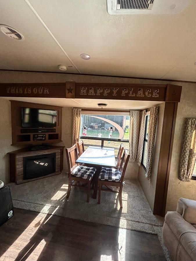 Used 2015 Open Range Light 318RLS