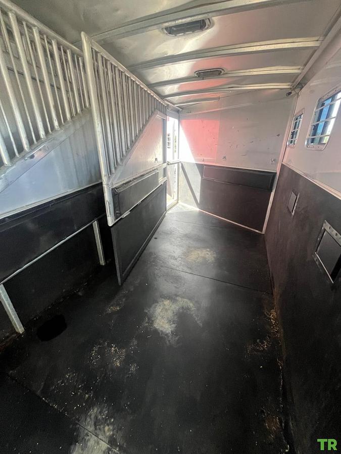 Used 2003 Exiss 6-Horse Gooseneck Trailer