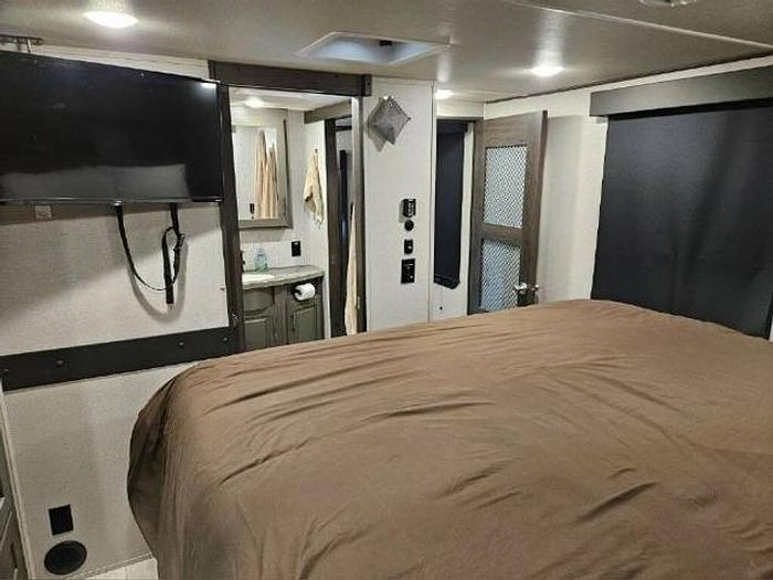 Used 2021 Grand Design Momentum G-Class (Fifth Wheel)