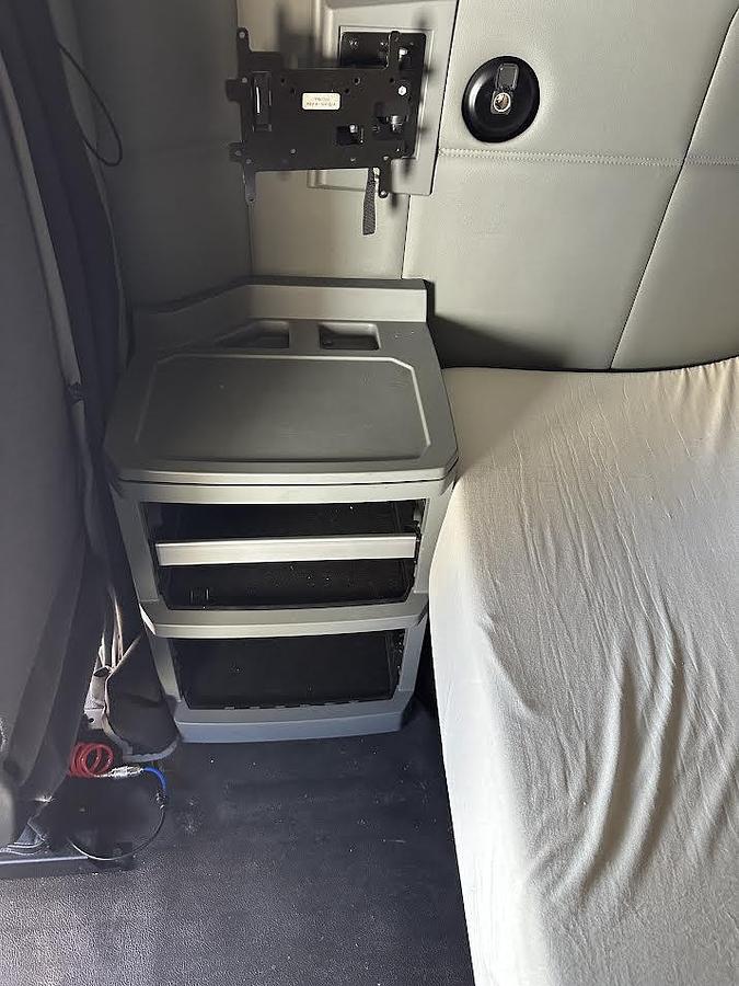 Used 2020 Kenworth T680 Conventional Sleeper Semi