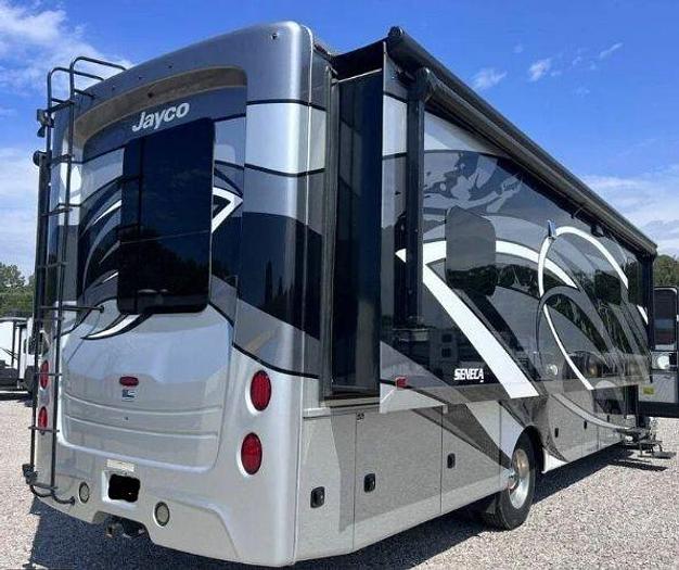 Used 2021 Jayco Seneca 37K