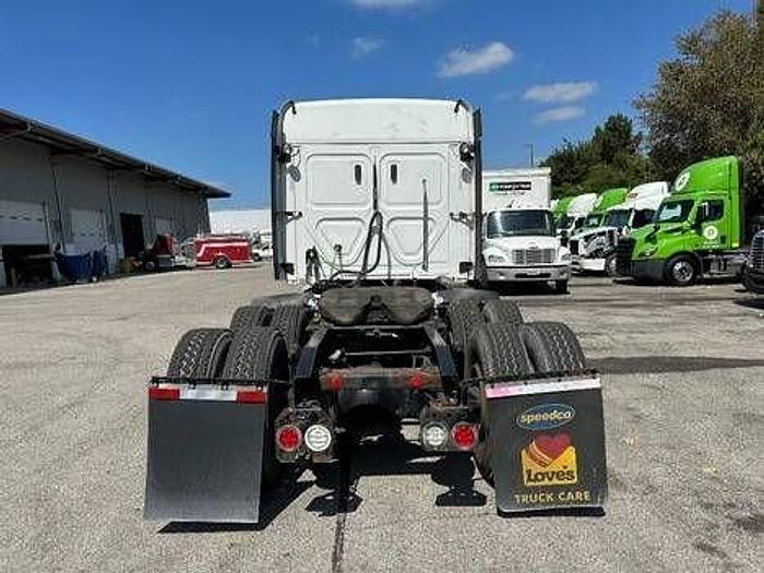 Used 2018 Freightliner Cascadia 125