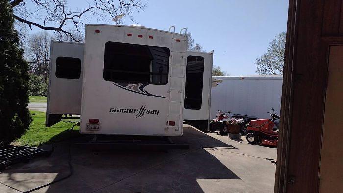 Used 2009 Glacier Bay 322RE 5th Wheel RV