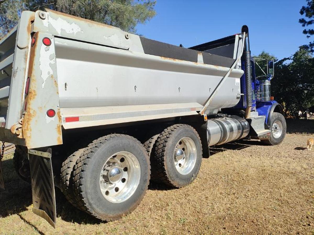 Used 2016 Kenworth T800 Day Cab Truck • Heavy-Duty Diesel