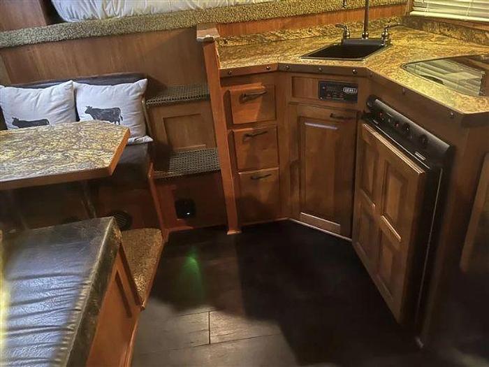 Used 2014 Elite 3 Horse Slant Load