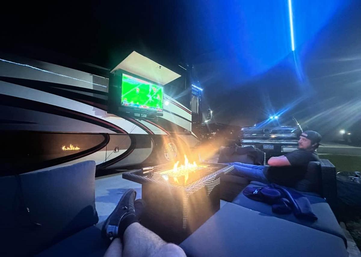 Used 2022 Thor Motorcoach Venetian F42