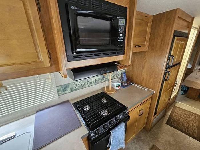 Used 2007 Fleetwood Tioga 31ft Class C Motorhome