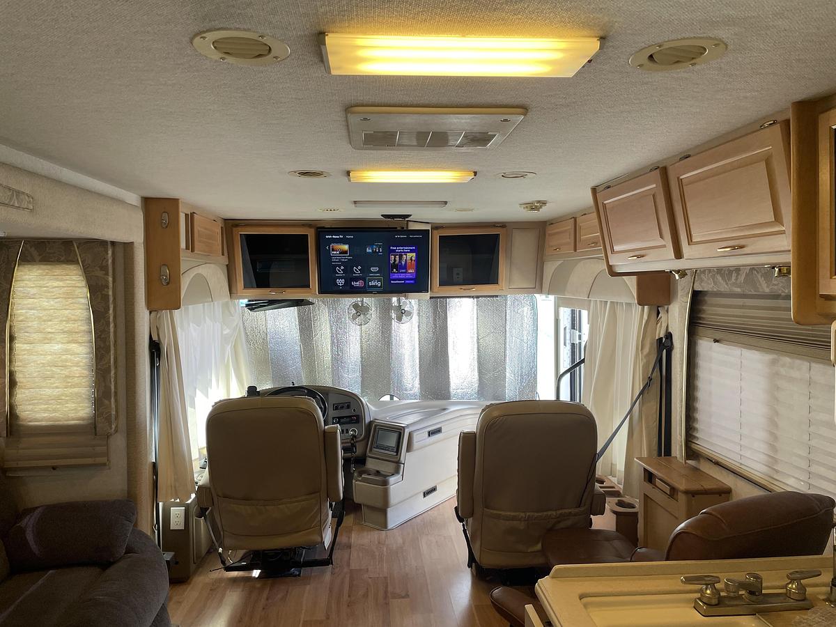 Used 2002 National Tradewinds Class A Motorhome