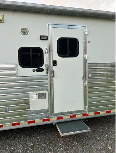 Used 2010 Hart 3 Horse Trailer With Living Quarters