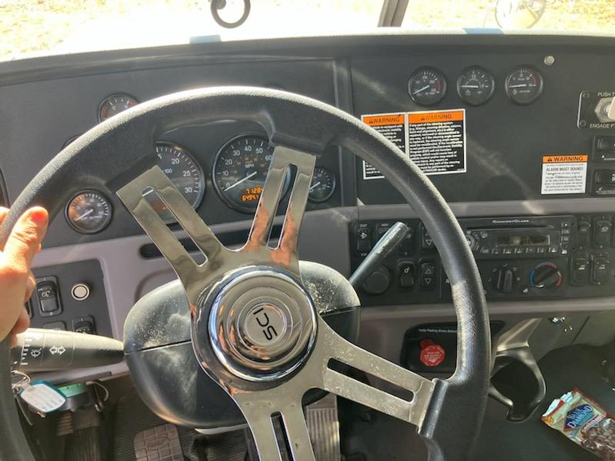 Used 2012 Peterbilt 365 Conventional Sleeper Semi