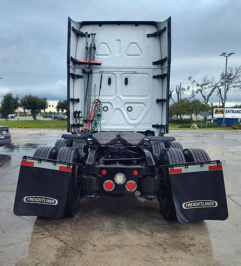 Used 2022 FREIGHTLINER CASCADIA 126