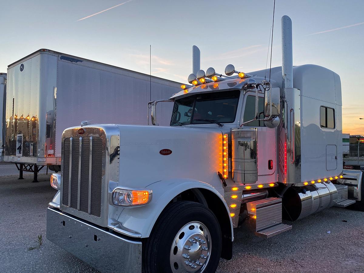 Used 2022 Peterbilt 389 Sleeper Semi Truck