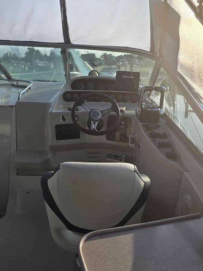 Used 1995 Regal 292 Commodore Express Cruiser