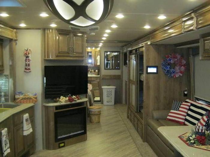 Used 2020 Fleetwood Pace Arrow LXE 38N