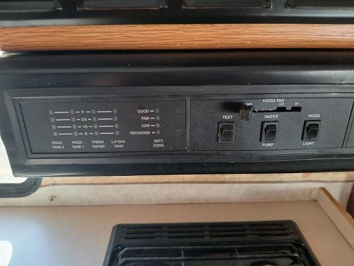 Used 2004 Four Winds Hurricane