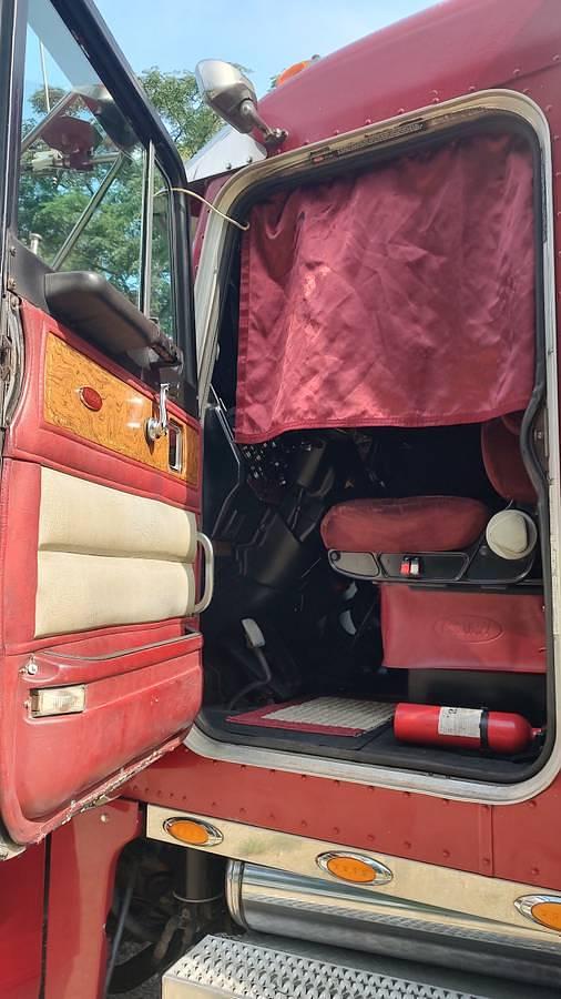 Used 2000 Peterbilt 379 Sleeper Semi Truck