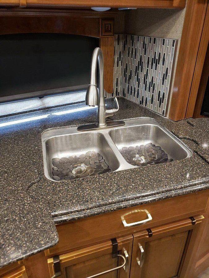 Used 2018 Holiday Rambler Endeavor XL 38N  360 XCM Diesel Pusher Motorhome