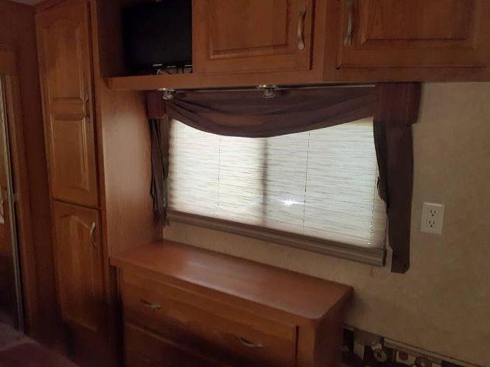 Used 2009 Crossroads Seville 38ft 5th Wheel
