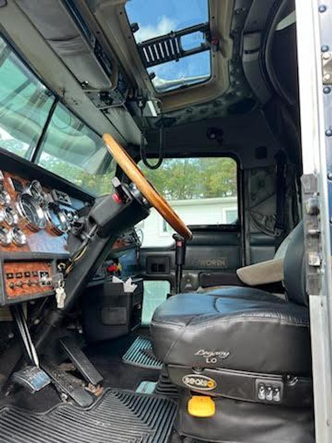 Used 2000 Kenworth W900L Conventional Sleeper Semi