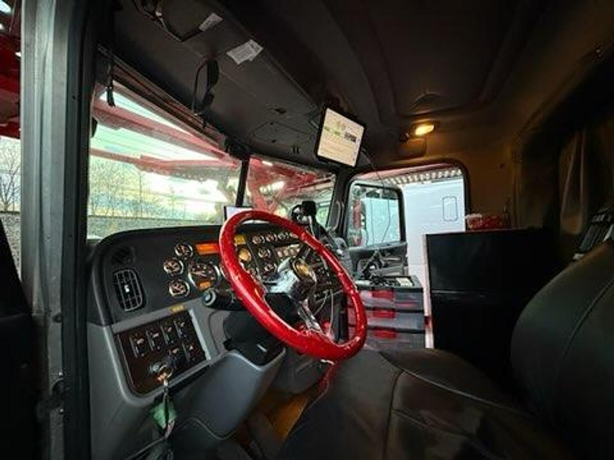 Used 2020 Peterbilt 389 Car Hauler