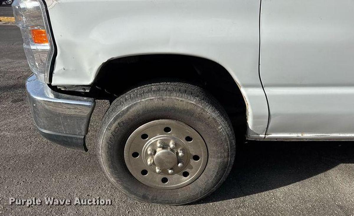 Used 2012 Ford E350 Super Duty Box Truck