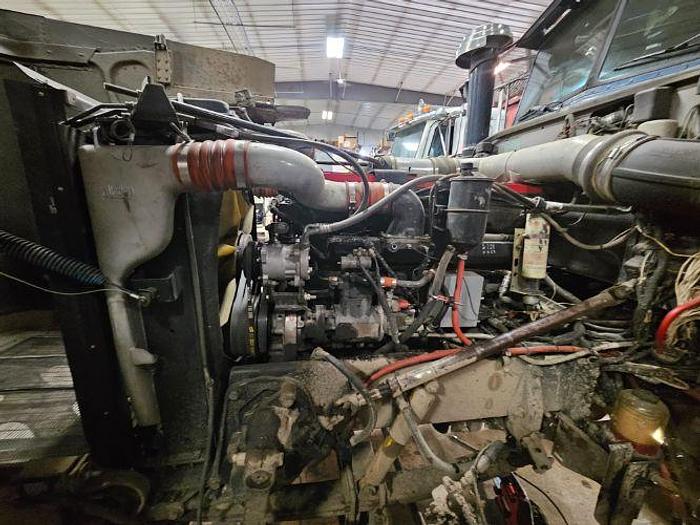 Used 1995 Peterbilt 379 Manure Spreader