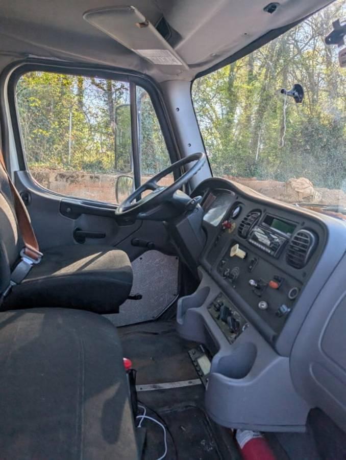 Used 2012 Freightliner Business Class M2