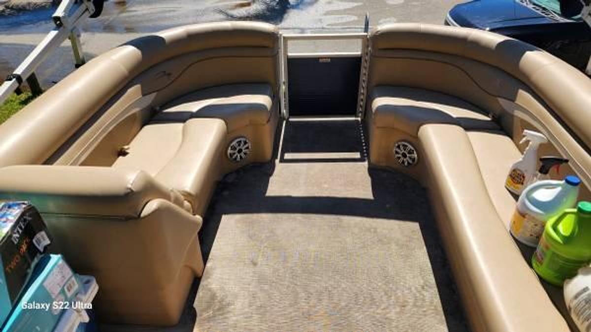 Used 2017 Bennington 24SLX3