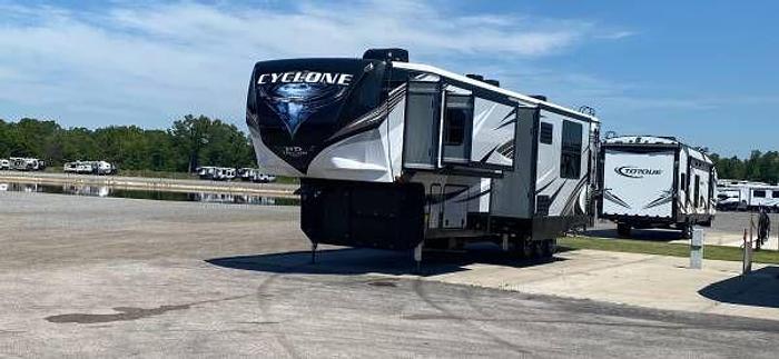 Used 2021 Heartland Cyclone 4007