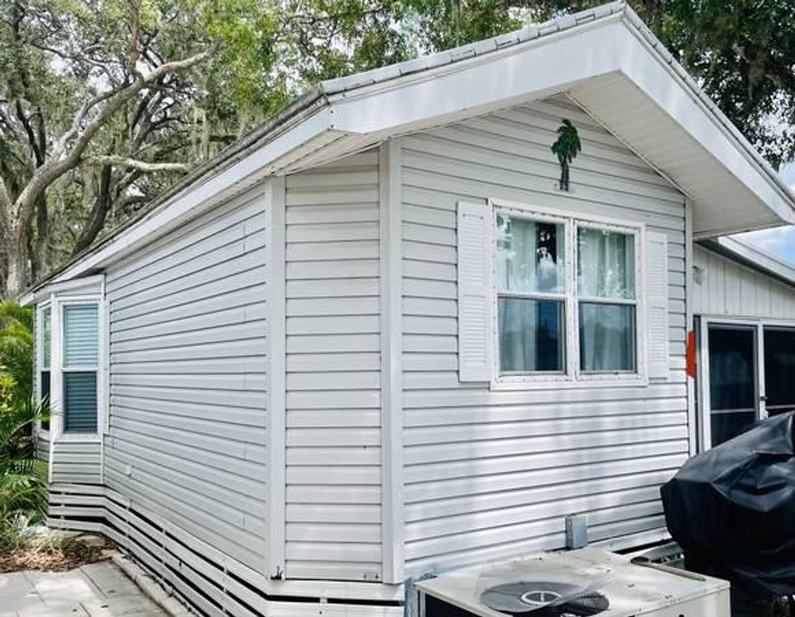Used 1990 Chariot Park Model 12'W X 32'L