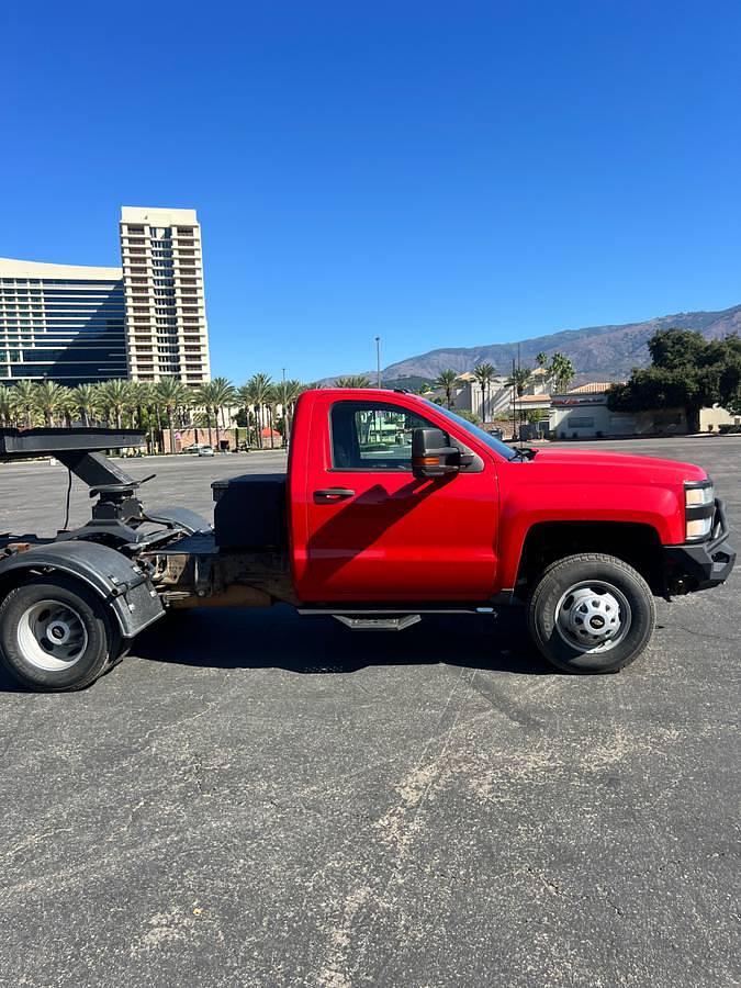 Used 2015 Chevrolet Silverado 3500 with Fifth Wheel Attachment
