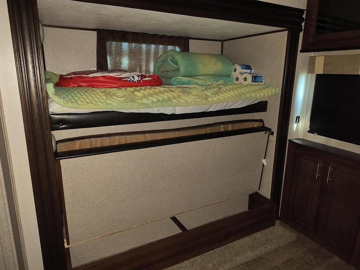Used 2019 Jayco North Point 37BHFS